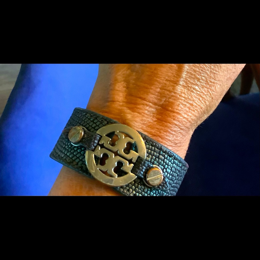 Tory Burch metalli blue leather logo bracelet. 7:5” diameter wifh TB dust bag